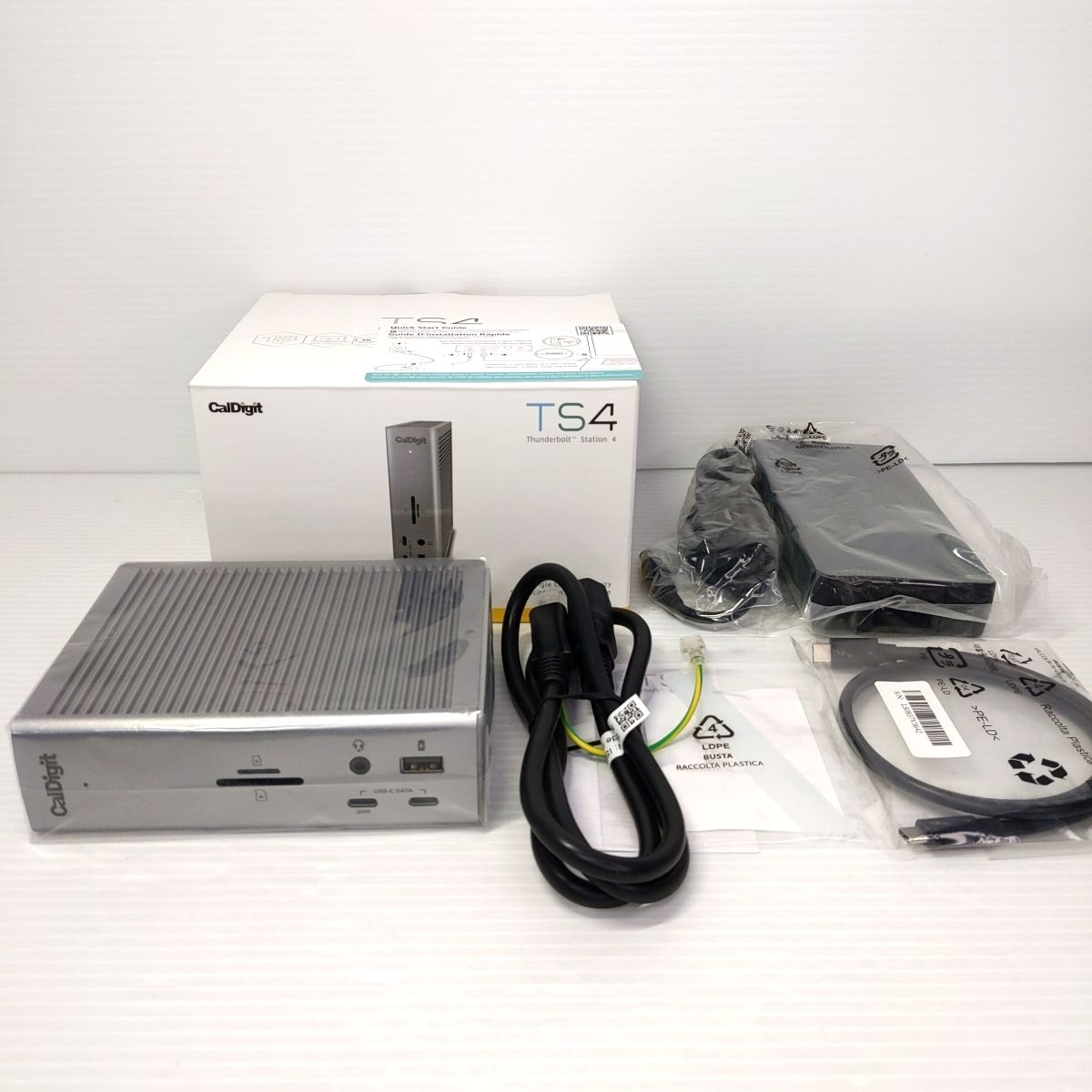 新品 未使用品】CalDigit TS4