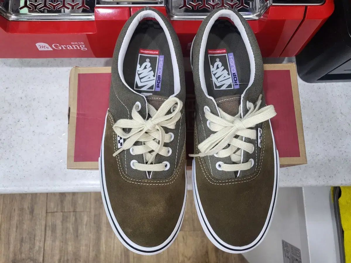 VANS(バンズ) エラ 豚 スエード カーキ