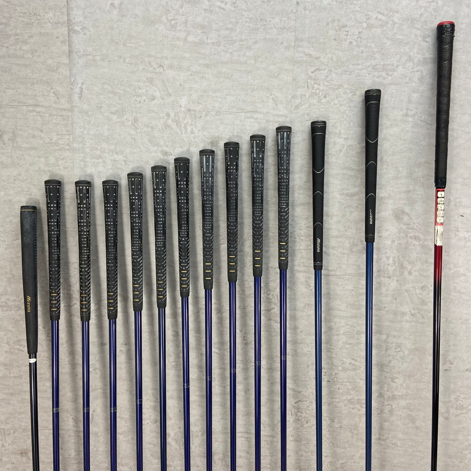 MIZUNO - MIZUNO　ミズノ　メンズゴルフ14本セット　カーボン　R　右利き用　キャディバッグ　初心者おすすめ　入門用 ミズノ メンズゴルフ14本セット カーボン 右利き用 キャディ