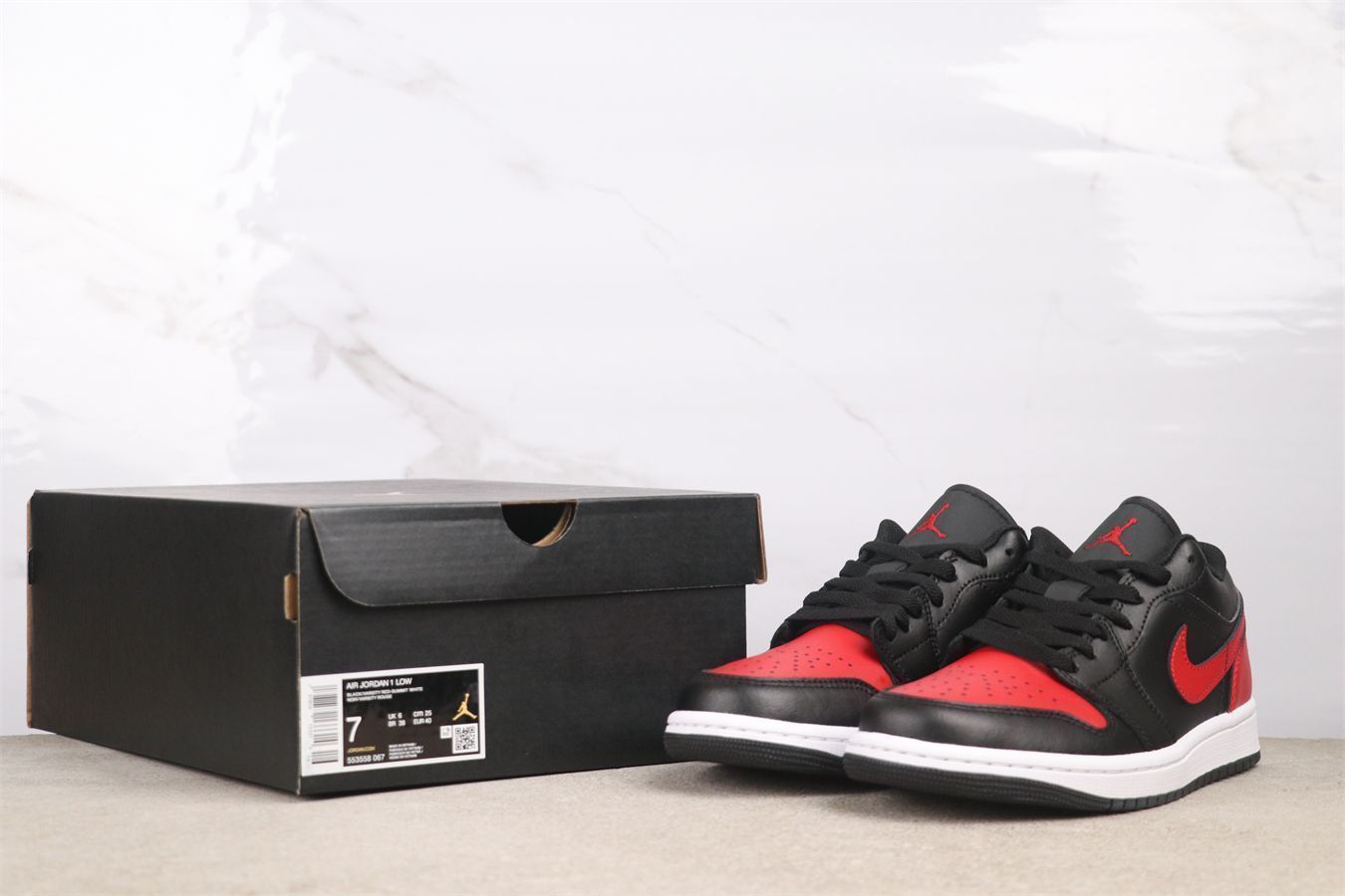 aj11 ブラックレッド ナイキ エアジョーダン1 ミッド ブラック/ブラック-ホワイト