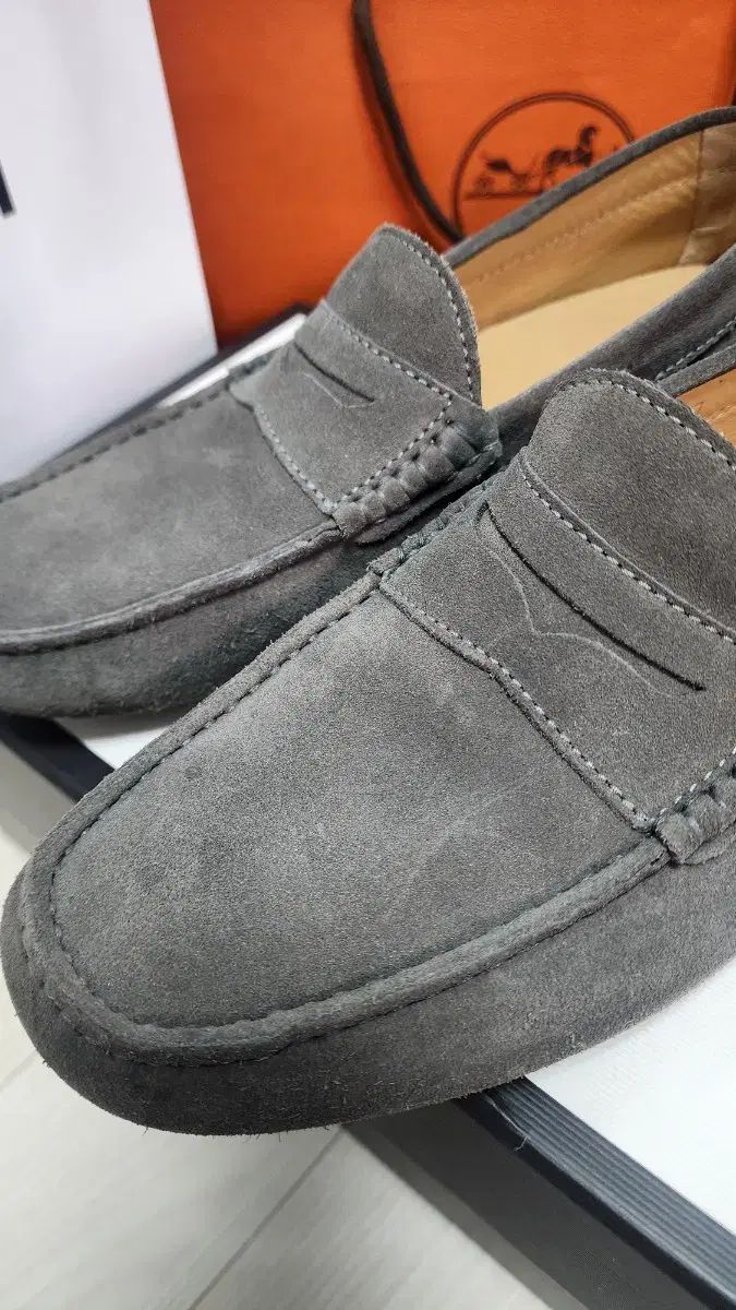 ジャケット キトン スエード ドライビングシューズ グレー 8 サイズ 270mm お楽しみに。