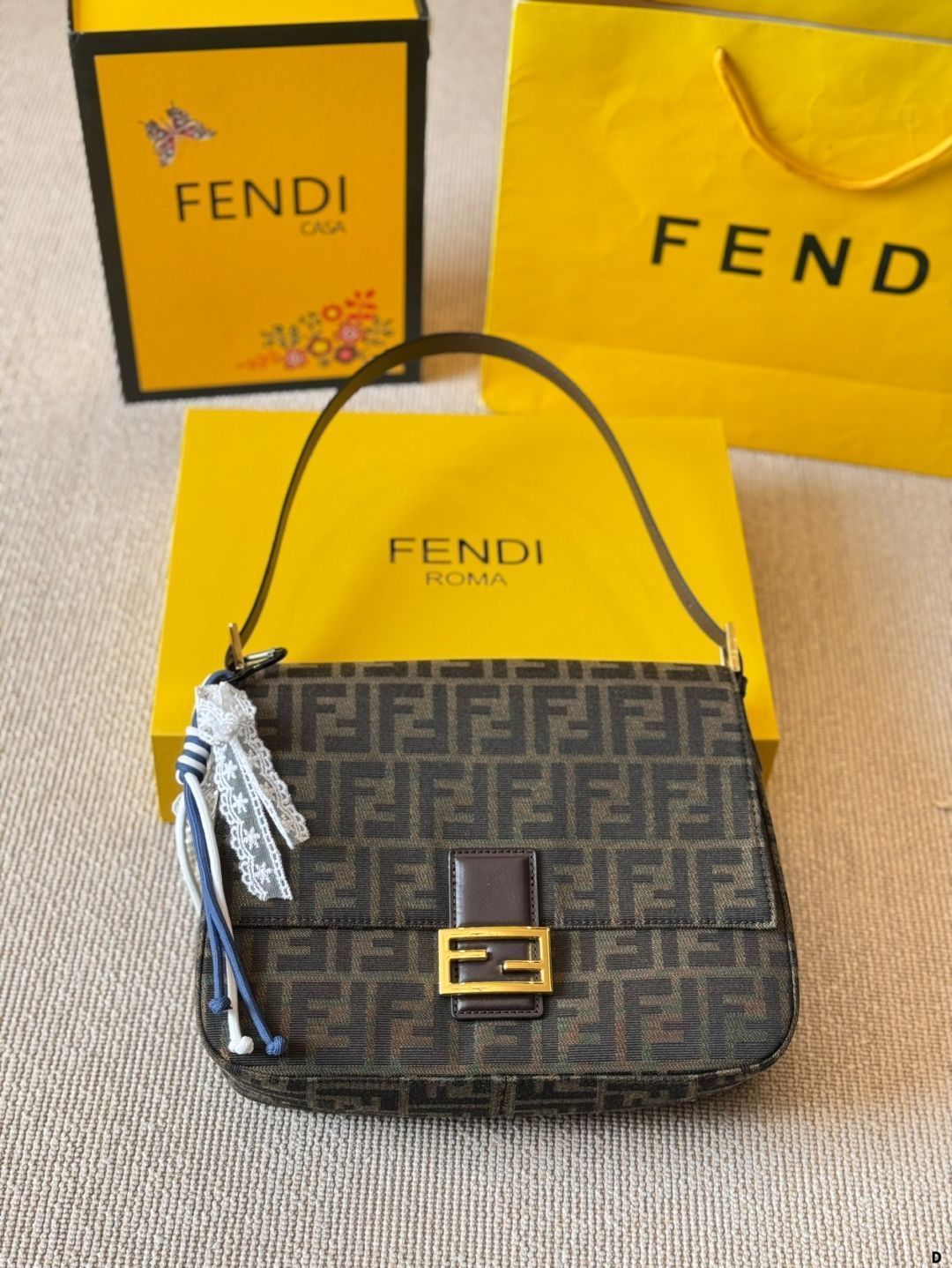 今日特価】Fendi Baguette フェンディ バゲット バッグ（ラージ