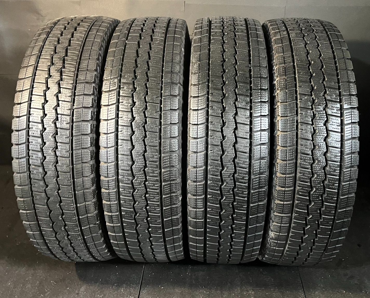 製 約9.2〜9.6分山 ダンロップ DUNLOP ウィンターマックス WINTER MAXX SV01 スタッドレス 195 80R15 107 105L LT 4本 h_448