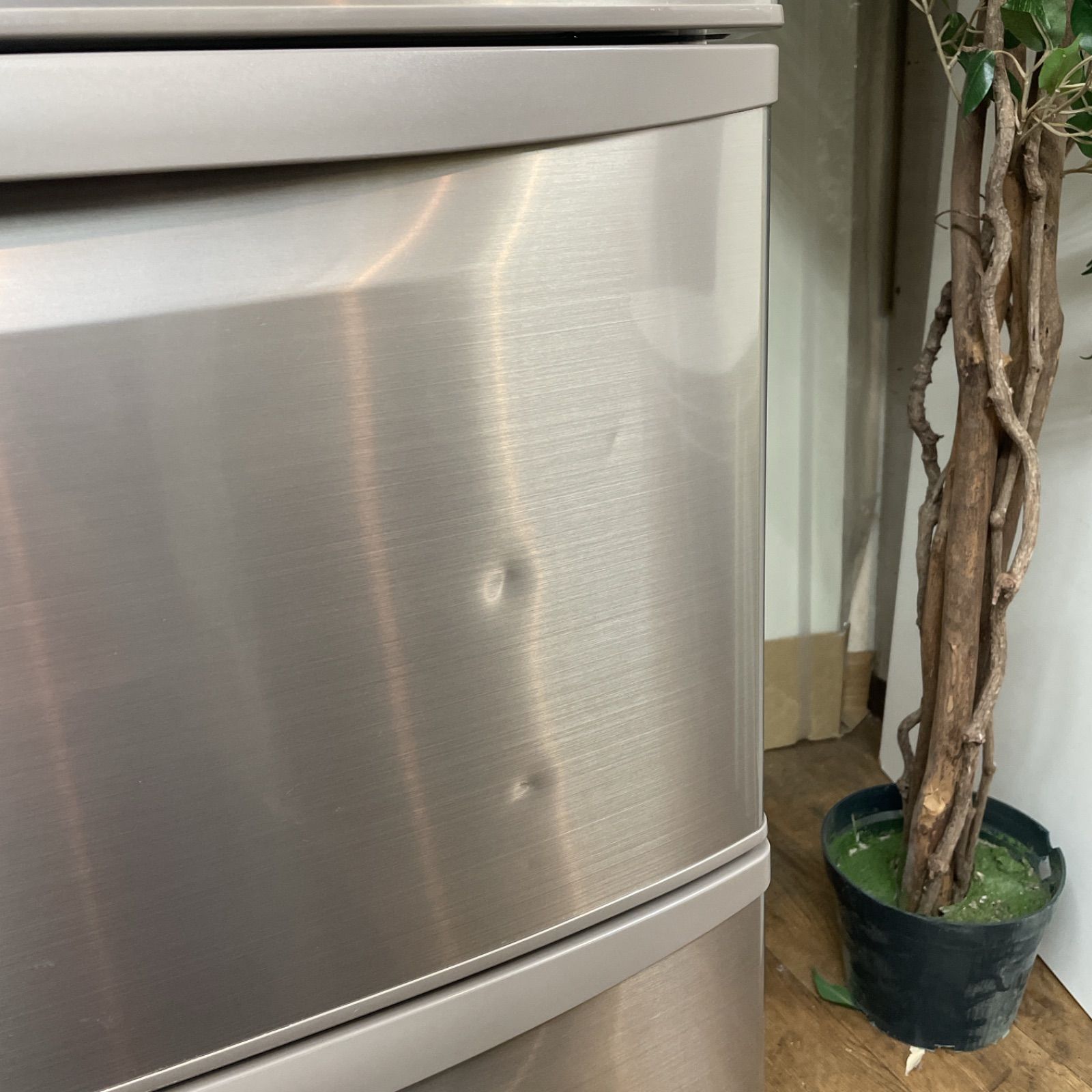 R519 ☀️ ジモティー限定価格！ HITACHI 冷蔵庫 (401L 右開き) 17年製 
