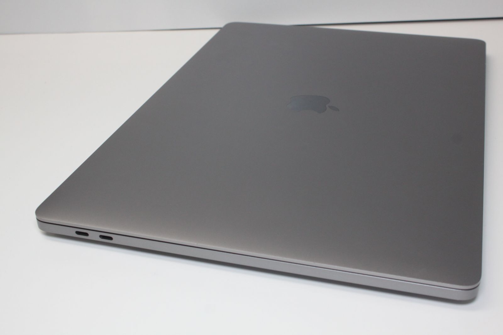 MacBook Pro（16インチ，2019）256GB/16GB〈MVVK2J/A〉⑤ MacBook