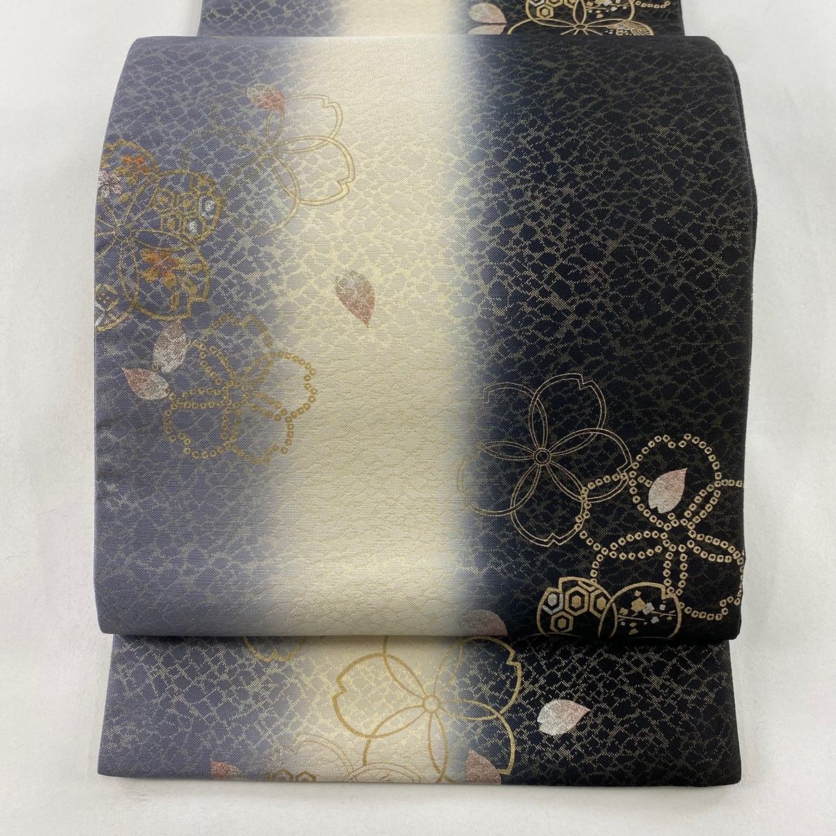 袋帯 秀品 落款 桜 花びら 箔 金銀彩 黒 全通 正絹
