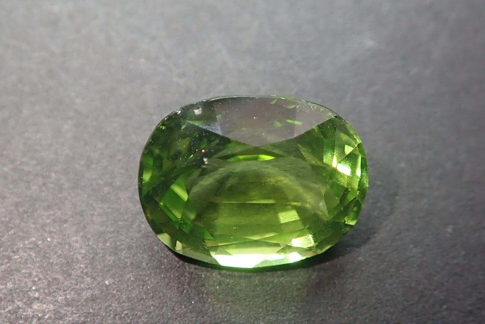 天然ペリドット 8.777ct 約15×10mm ソーティング付き！