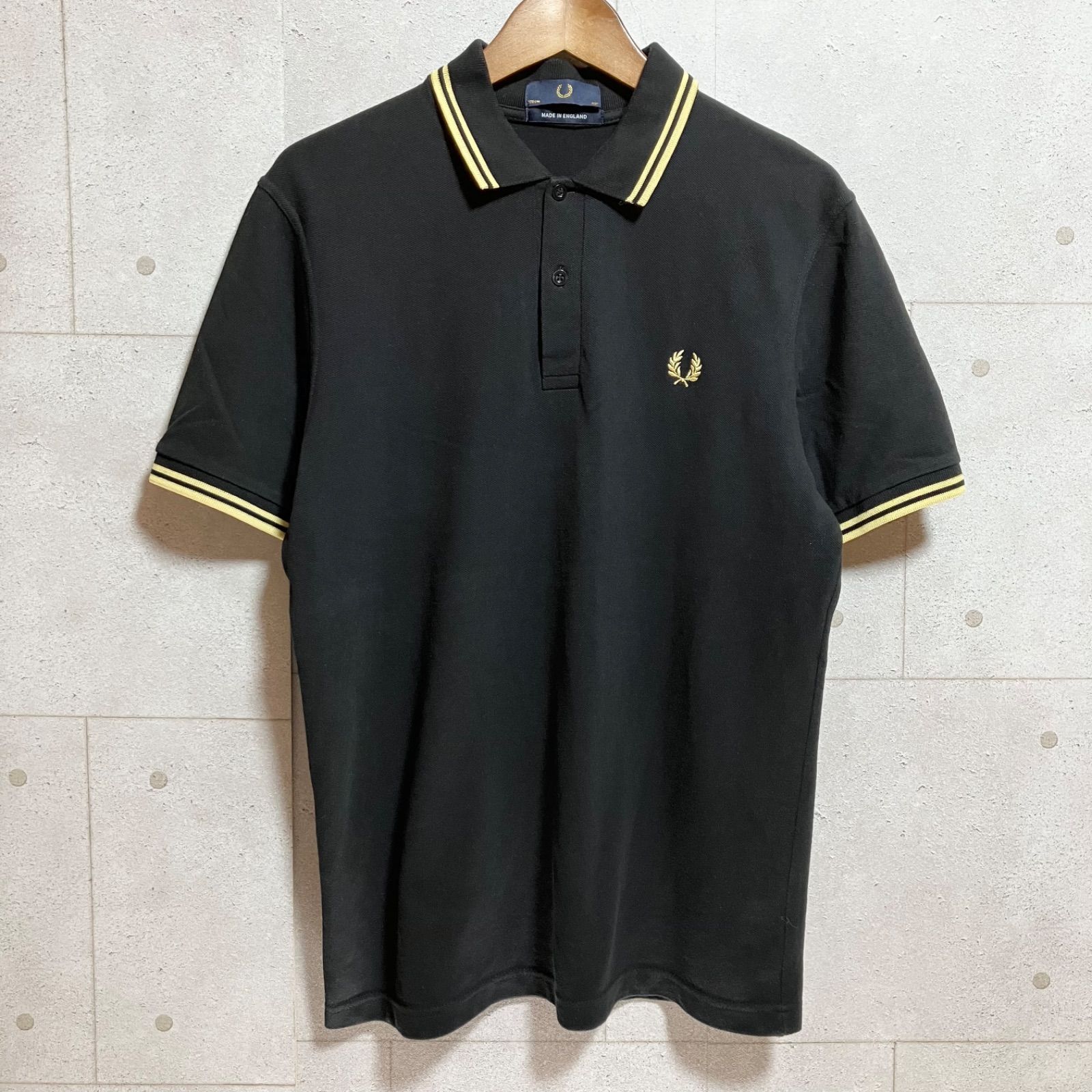 希少サイズ　FRED PERRY フレッドペリー ポロシャツ 黒×金 刺繍 FRED PERRY フレッドペリー ポロシャツ ロゴ 刺繍 ワンポイント 半袖