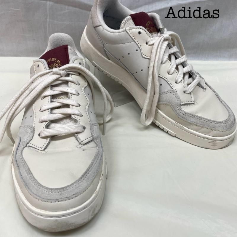 ホワイト/バーガンディ レースアップスニーカー ホワイト/バーガンディ レースアップスニーカー