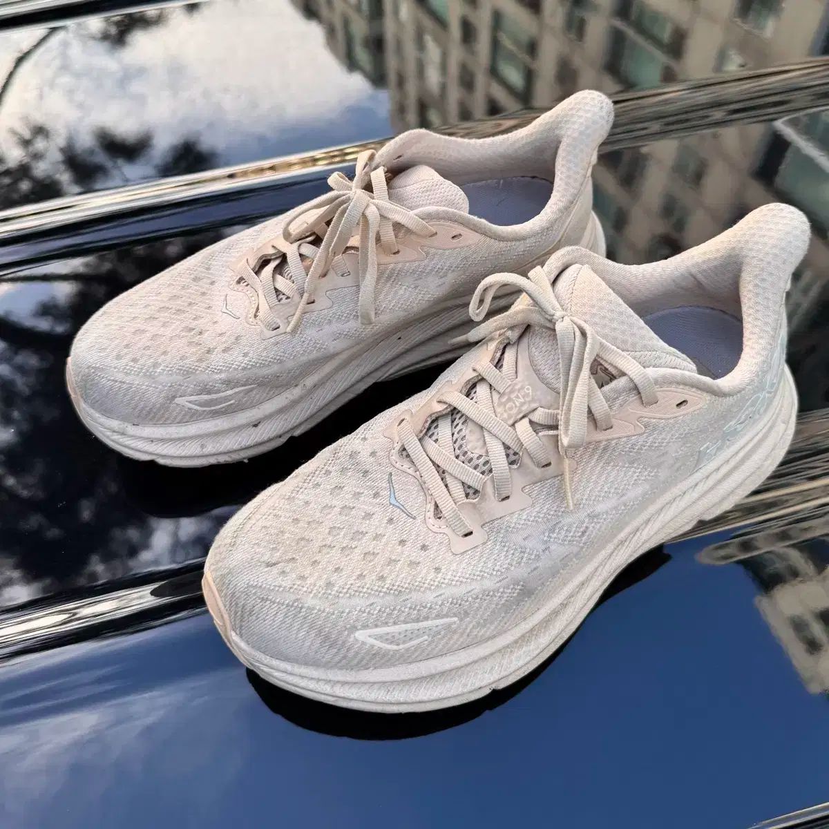 HOKA ONE ONE(ホカオネオネ) クリフトン 9 265 ベージュ 出品
