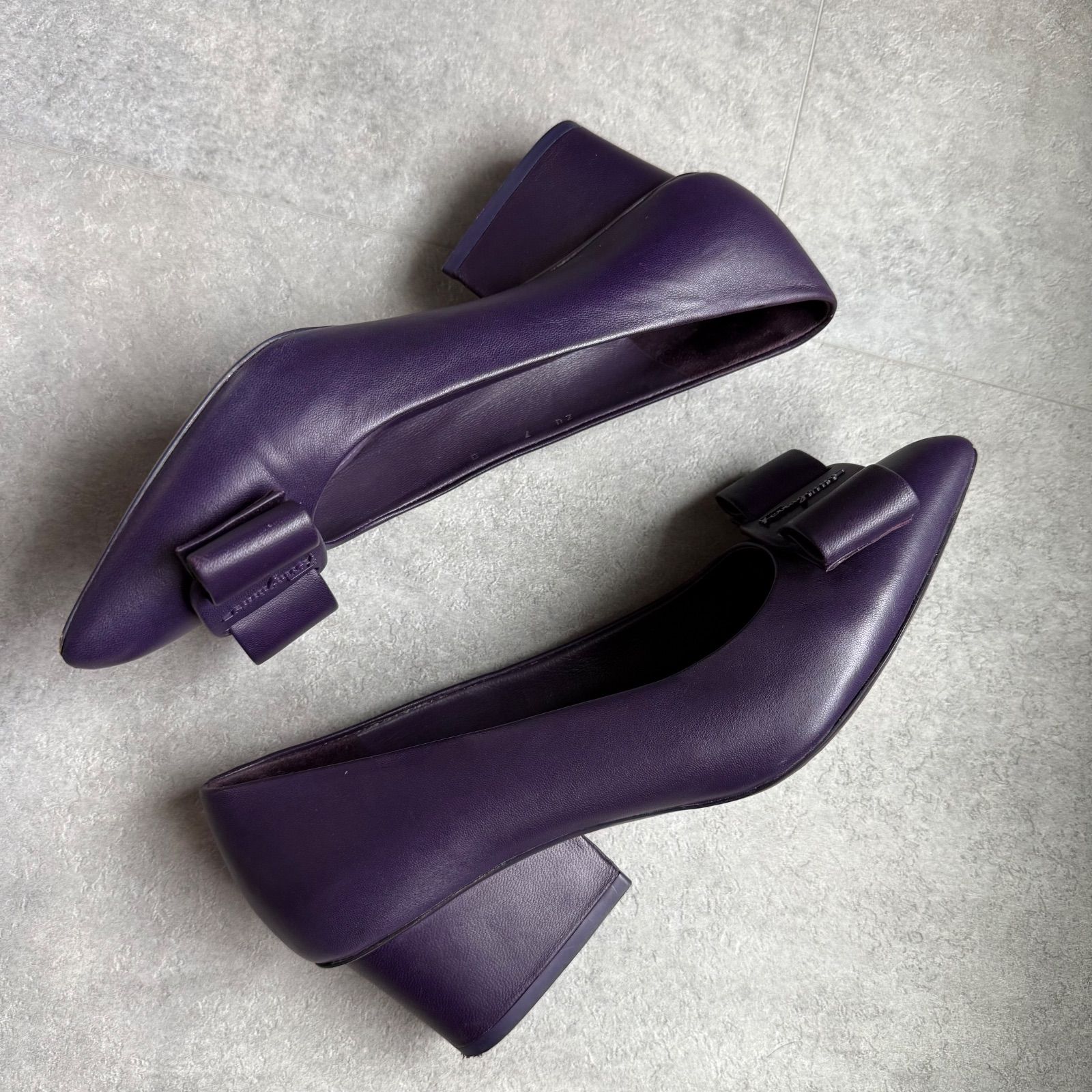 美品 SalvatoreFerragamo サルヴァトーレフェラガモ ビバ VIVA