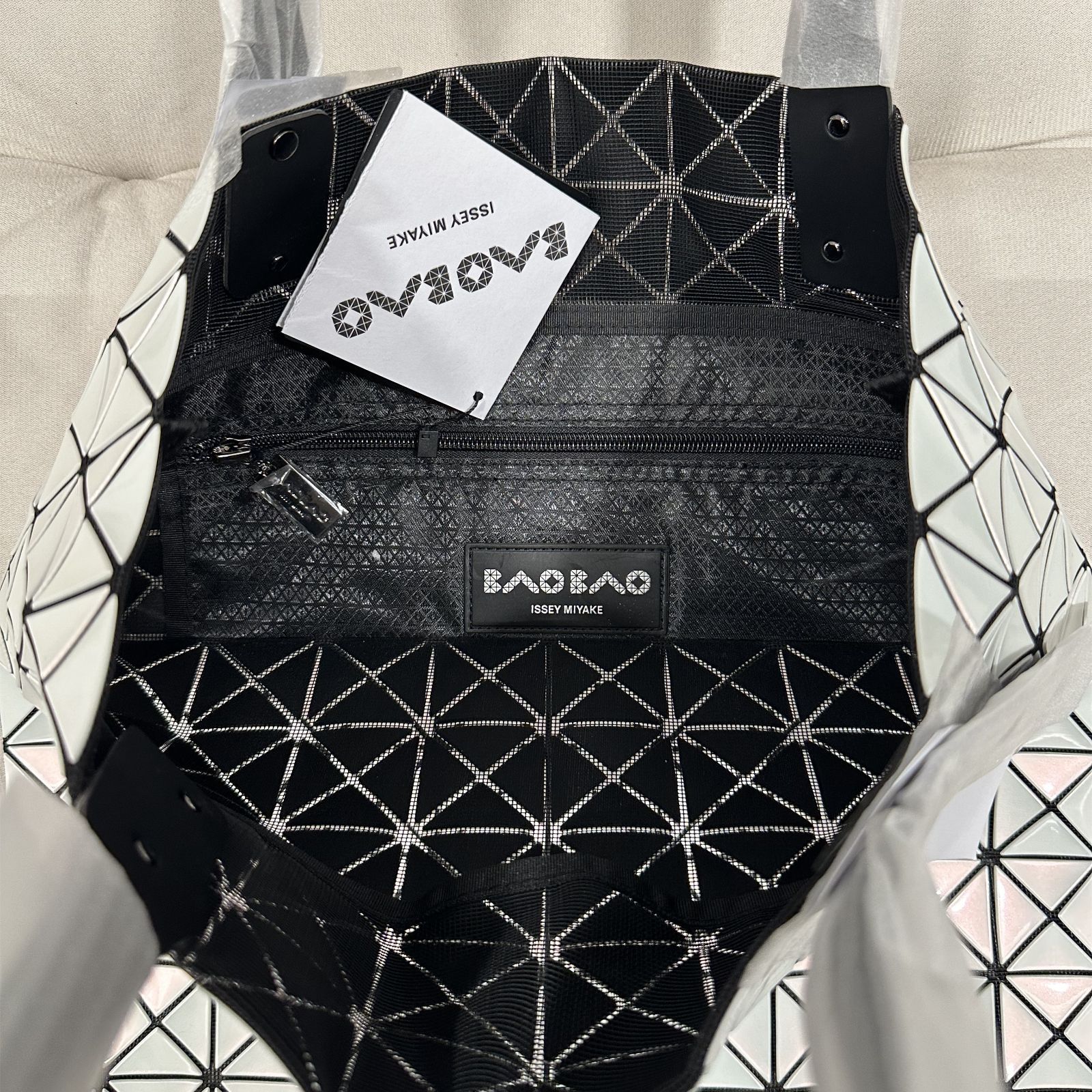 最終値下げ】 BAOBAO ISSEI MIYAKE バオバオイッセイミヤケ レディース トートバッグ ショルダーバッグ ポシェット 10✖️10  ホワイト - メルカリ