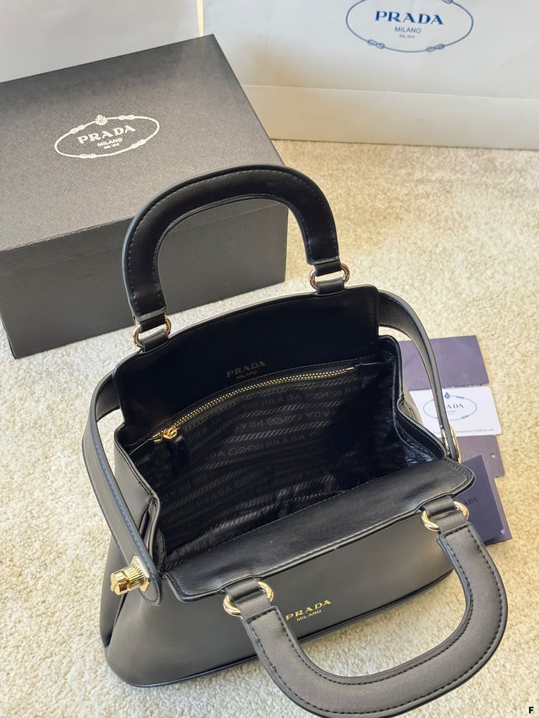 今日特価】Prada 25 ショーコレクション ショルダーバッグ 45