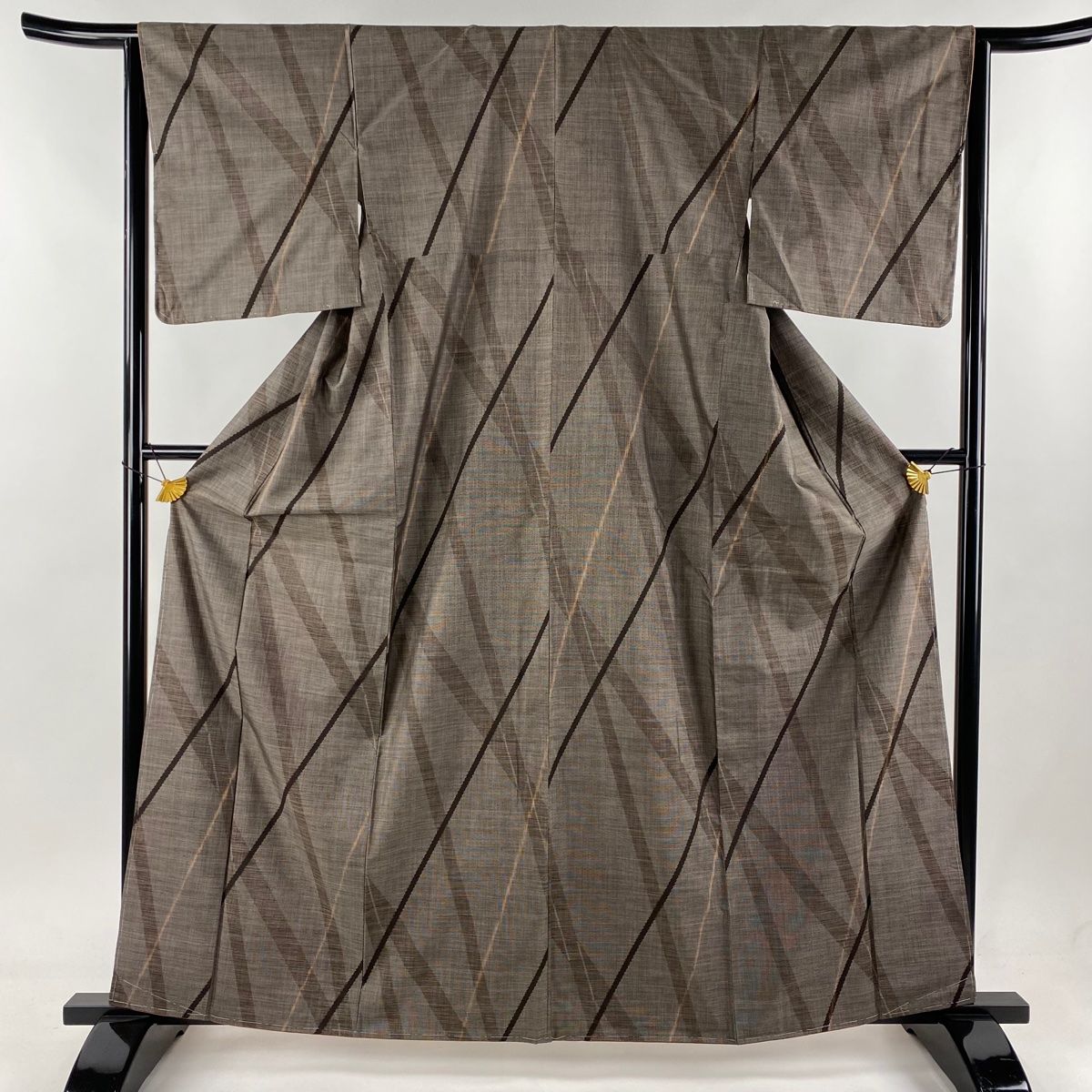 紬 身丈154.5cm 裄丈62.5cm S 袷 燕 絣柄 焦茶色 正絹 逸品 【中古  