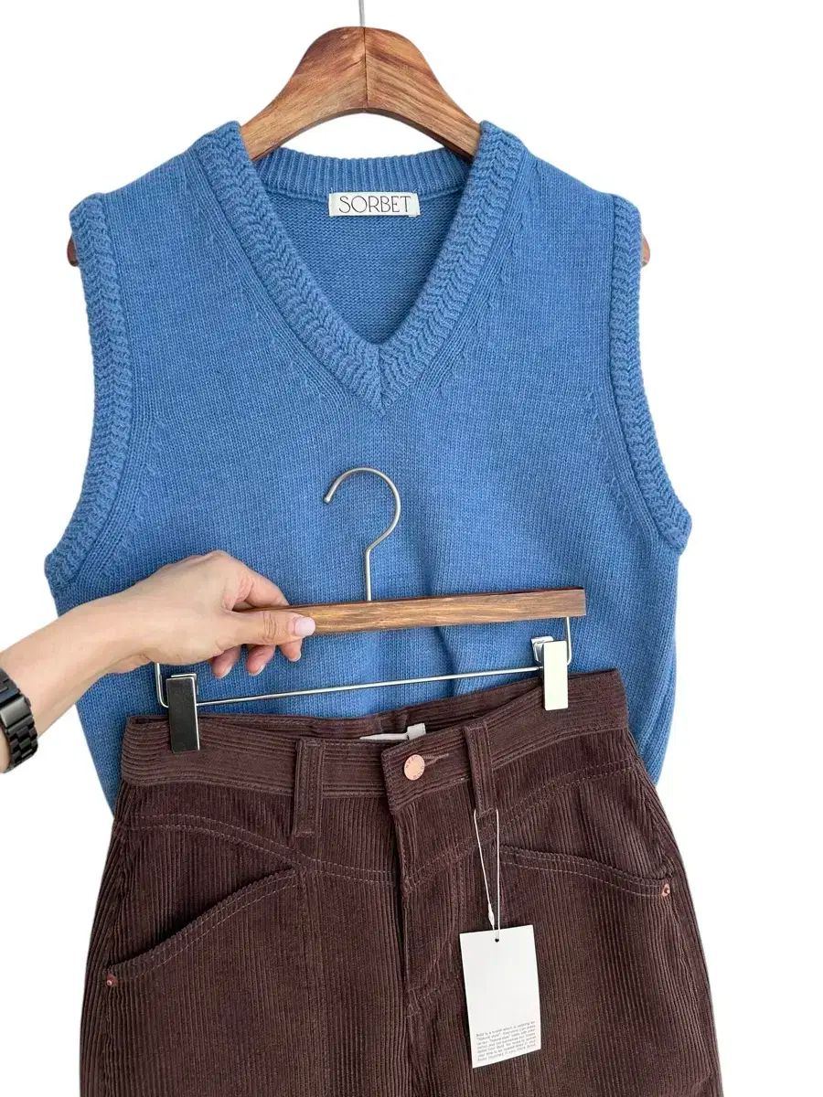 通信なし) メリノウール ニット ベスト-ブルー メリノウール Vネック