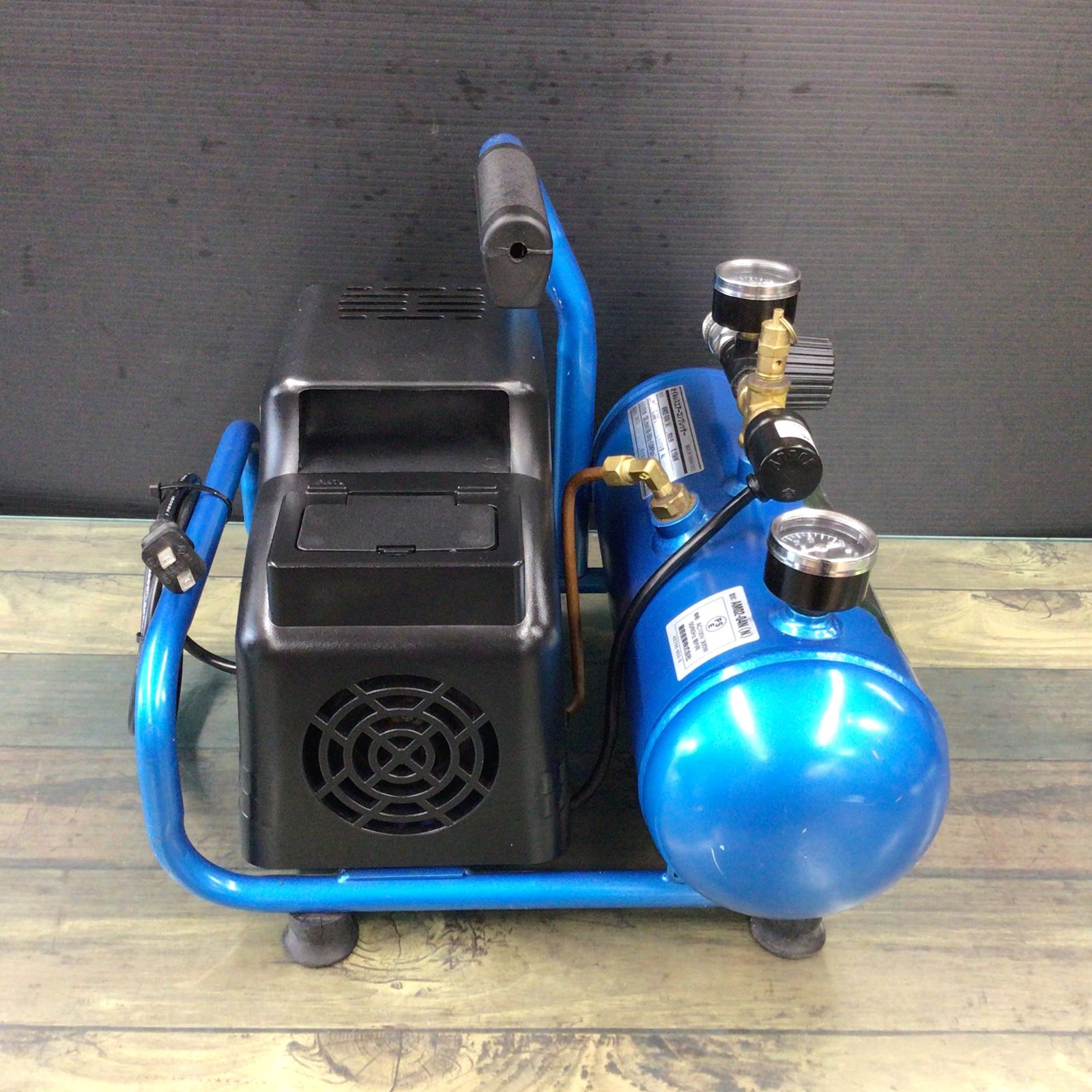 イーバリュー(E-Value) AM02-04N エアーコンプレッサー【野田愛宕店】【店頭取引限定】【中古】管理番号：IT8T2XW0AUWK E-Value エアーコンプレッサー AM02-04N 【東大和店】 - メルカリ