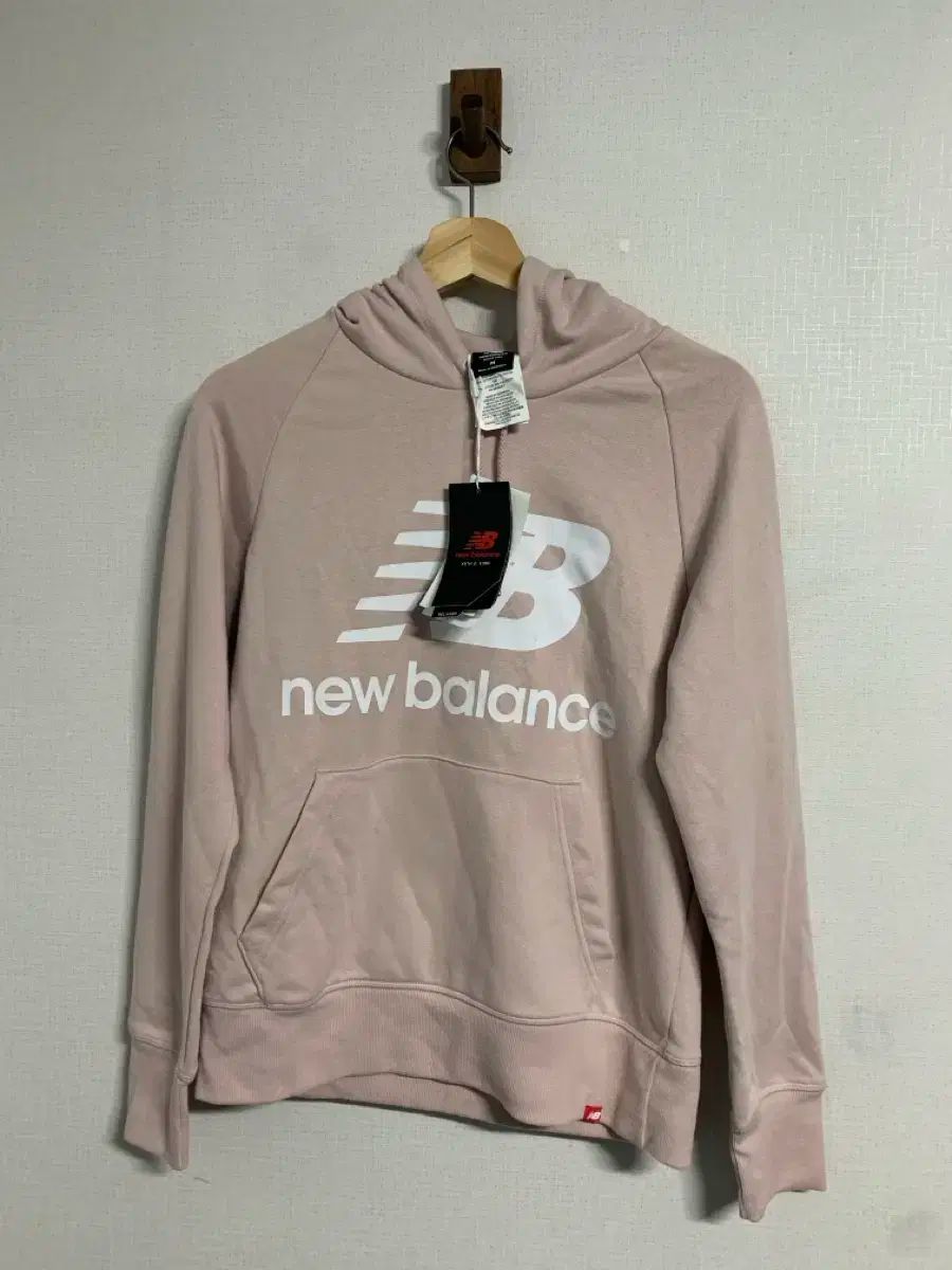 M New Balance(ニューバランス) ロゴ フード付きTシャツ ／ PTB3