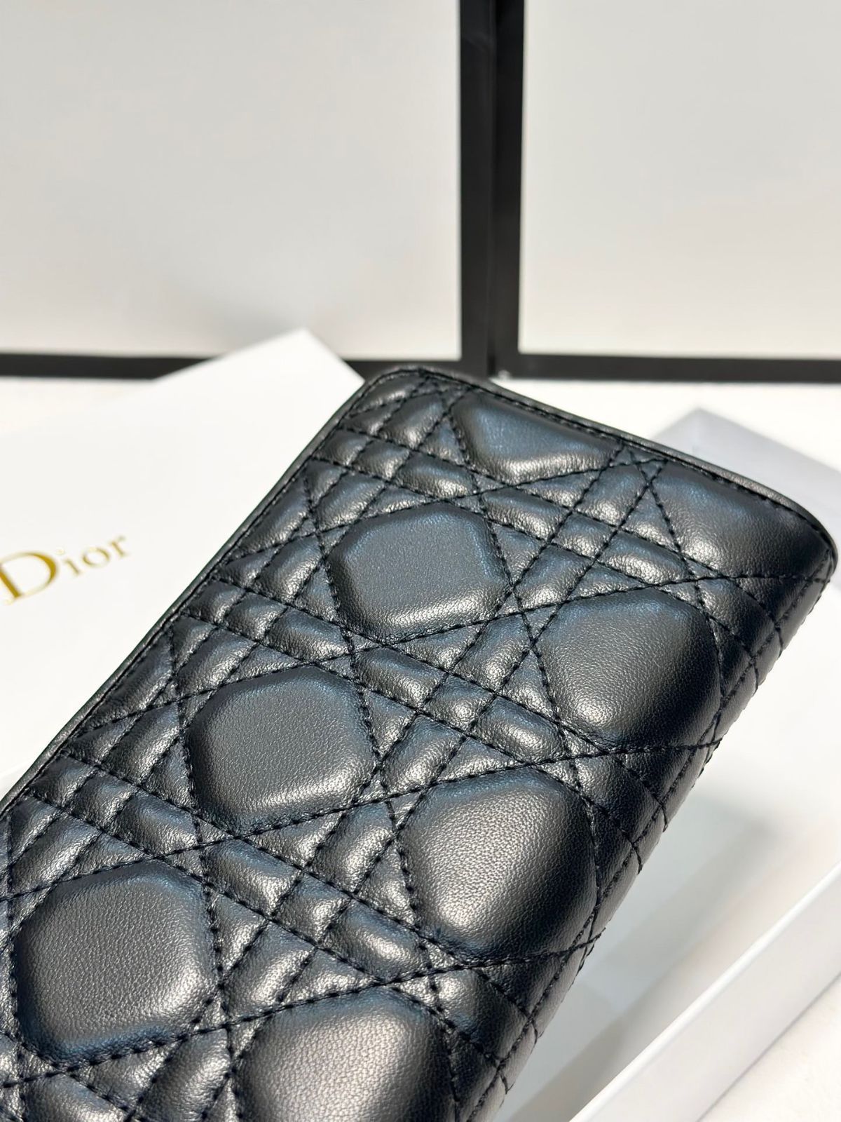 今日特価】DIOR 最新モデル 人気爆発！送料無料で今の在庫はお得
