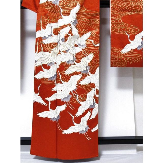 振袖 正絹 綸子(金通し)重ね衿 刺繍 流水に千羽鶴 158cm前後 振袖 正絹 綸子(金通し)重ね衿 刺繍 流水に千羽鶴 158cm前後