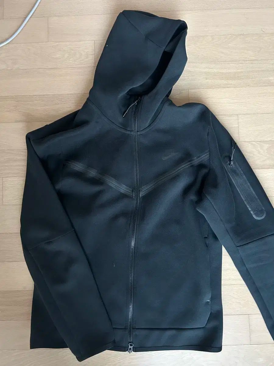 【雷市場（ポンジャン）商品韓国直送】Nike(ナイキ） テックフリース フード付き ジップアップパーカー 黒 L