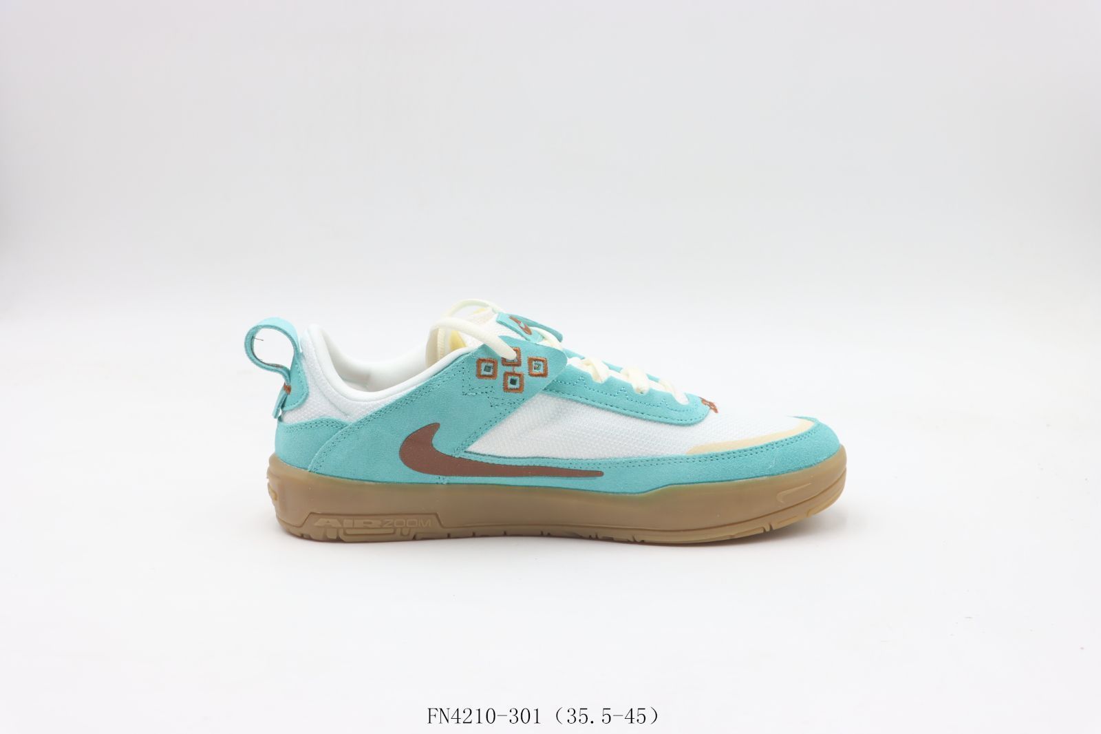 今日 ナイキ Nike のスケートシューズ ホワイトブルーブラウン FN4210-301