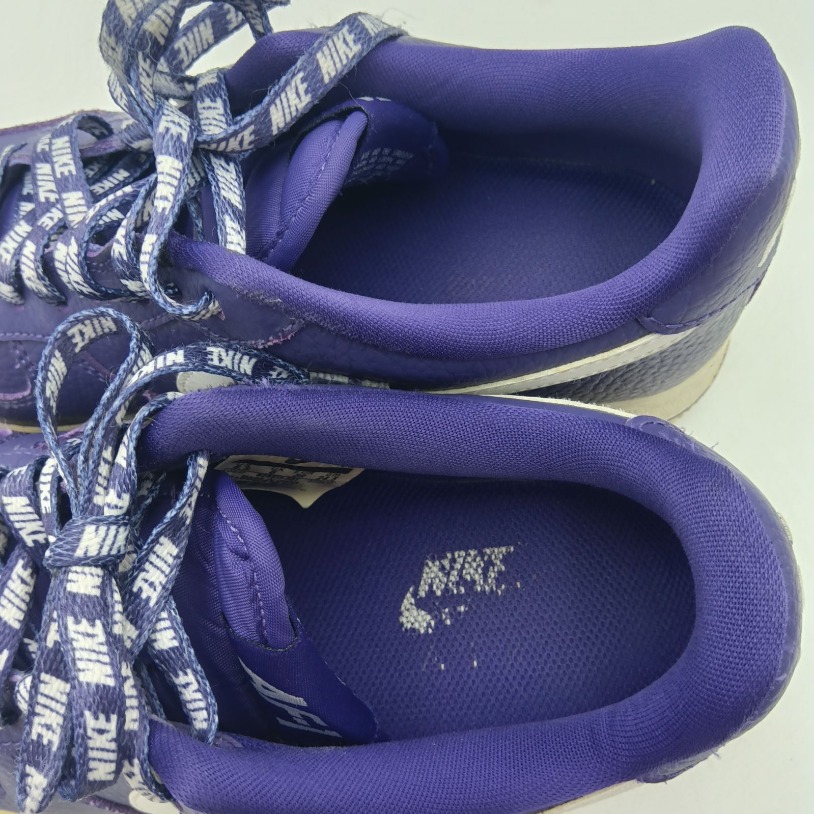NIKE