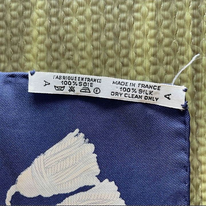 エルメス カレ90 クイーンの戴冠式 船 シルク ネイビー 大判スカーフ  