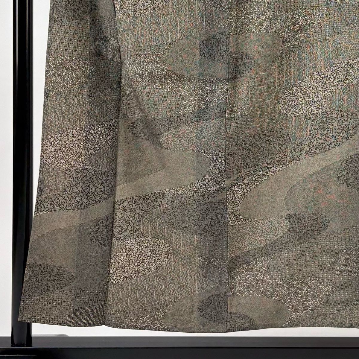 小紋 ベージュ ライトグリーン 幾何学模様 緞子地 帽子絞り T671  