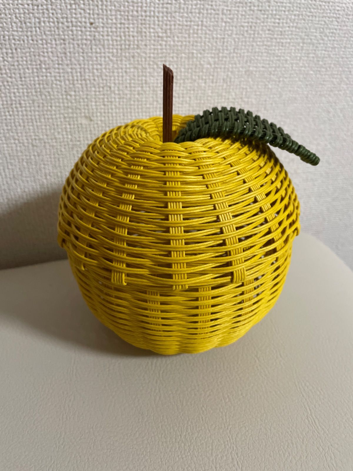 リンゴ型 小物入れ かご クラフトバンド りんご - メルカリ