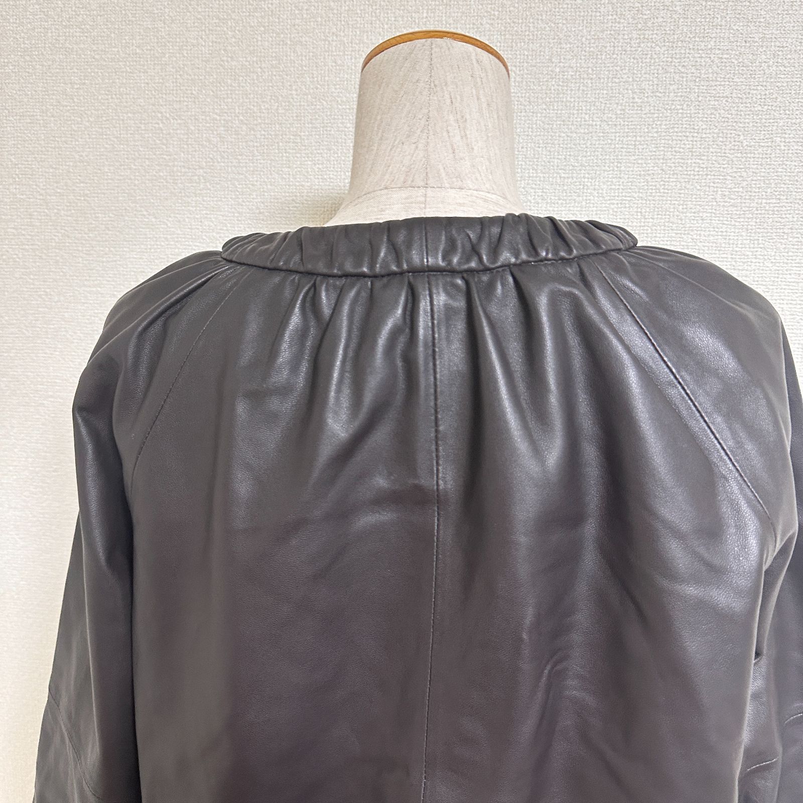 DAMA collection 羊革 ギャザーレザージャケット シングルライダース 本革レザーブルゾン 袖ゴム入り ショート丈 ラグランスリーブ サイズ1 S チャコールブラウン WWW_MORNINGWALKER_COM