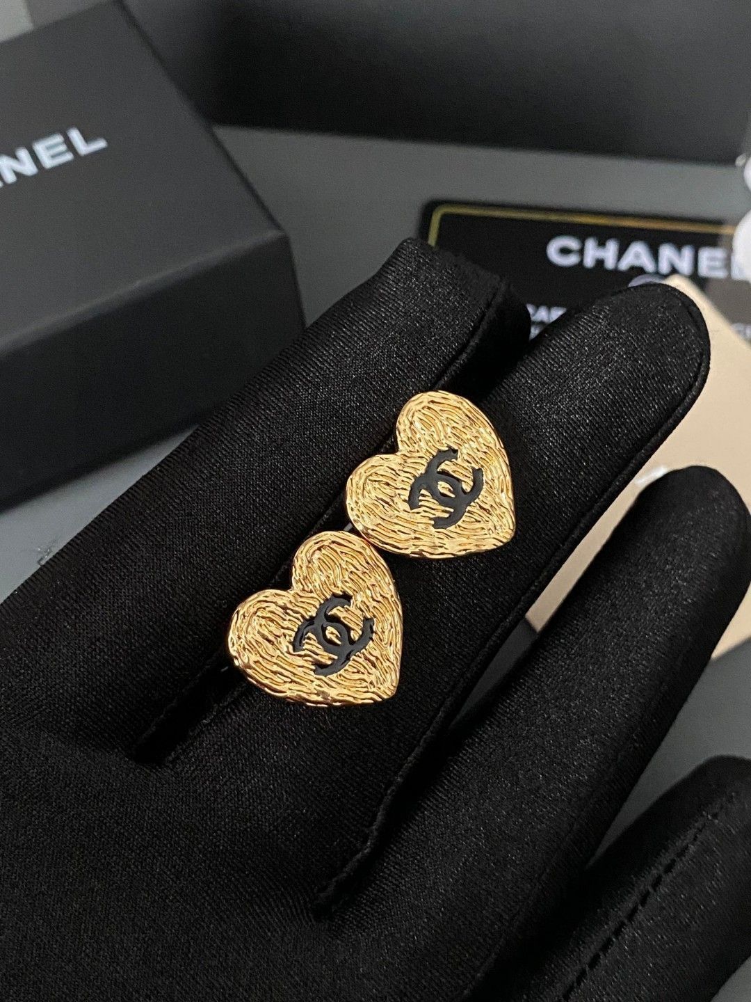 CHANEL シルバー ロゴ ピアス ビンテージ 未使用 保管期間有り 箱付き❗️ CHANEL シルバー ロゴ ピアス ビンテージ 未使用 保管期間有り 箱付き