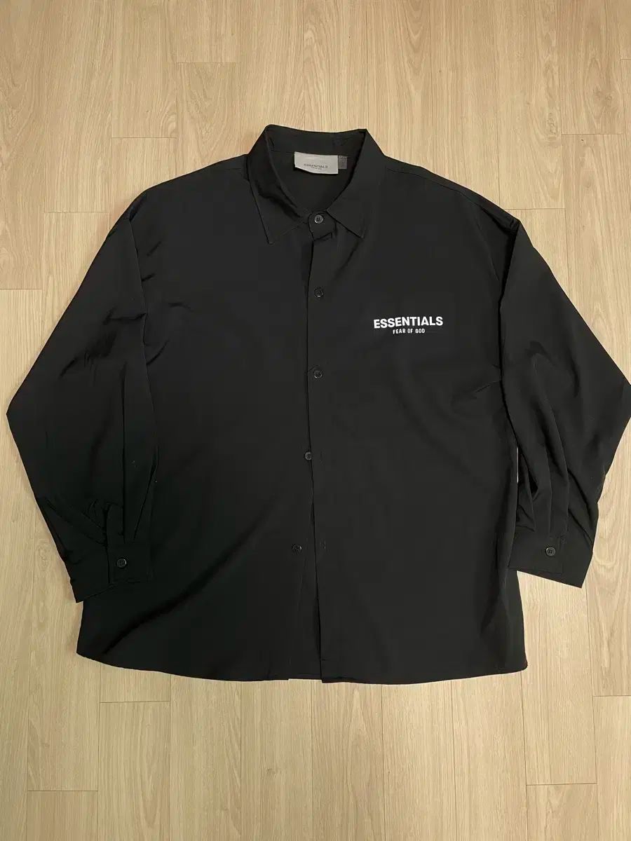 FEAR OF GOD フィアオブゴッド ESSENTIALS エッセンシャルズ 黒 シャツ