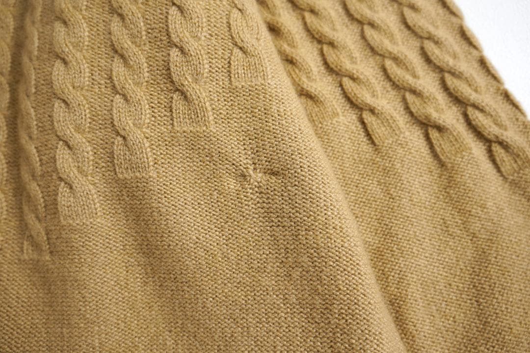 ケーブルニットカーディガン