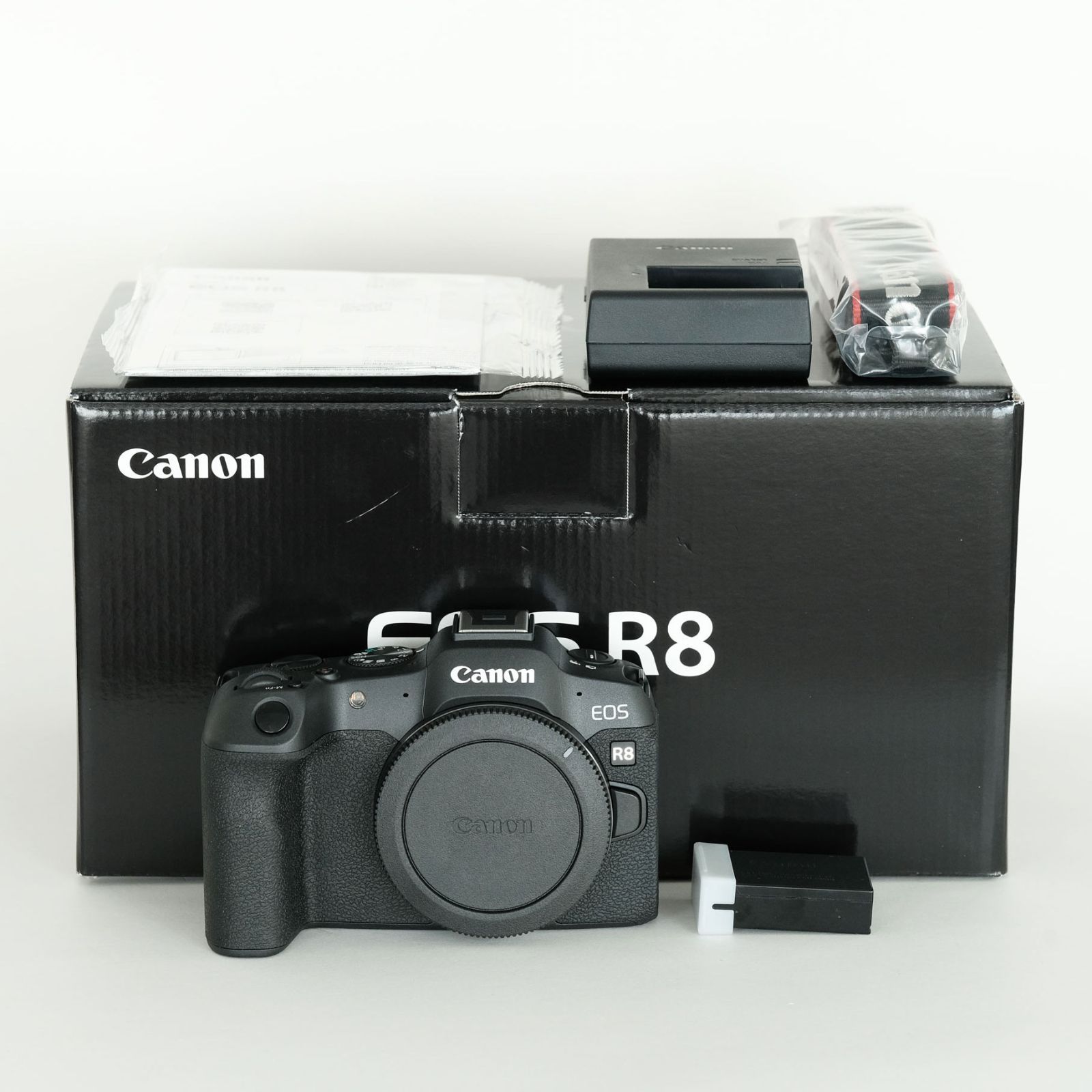 Canon EOS R8 ミラーレス一眼カメラ ボディ　美品 Canon】 キヤノン ミラーレス カメラ EOS R8 ボディ キャノン 一眼