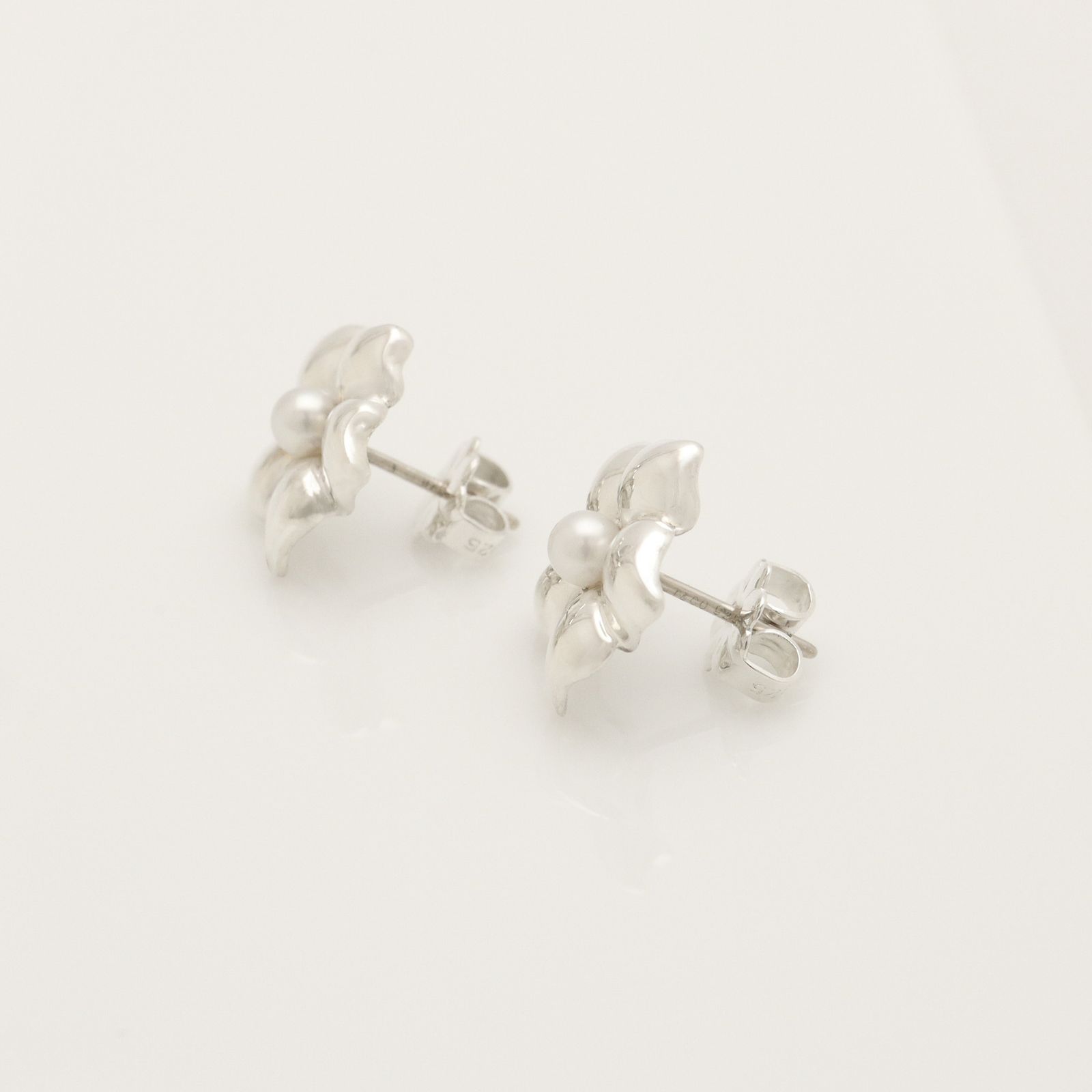 ティファニー TIFFANY&Co. フラワー パール　ピアス AG925 美品】ティファニー TIFFANY&Co. フラワー パール ピアス AG925