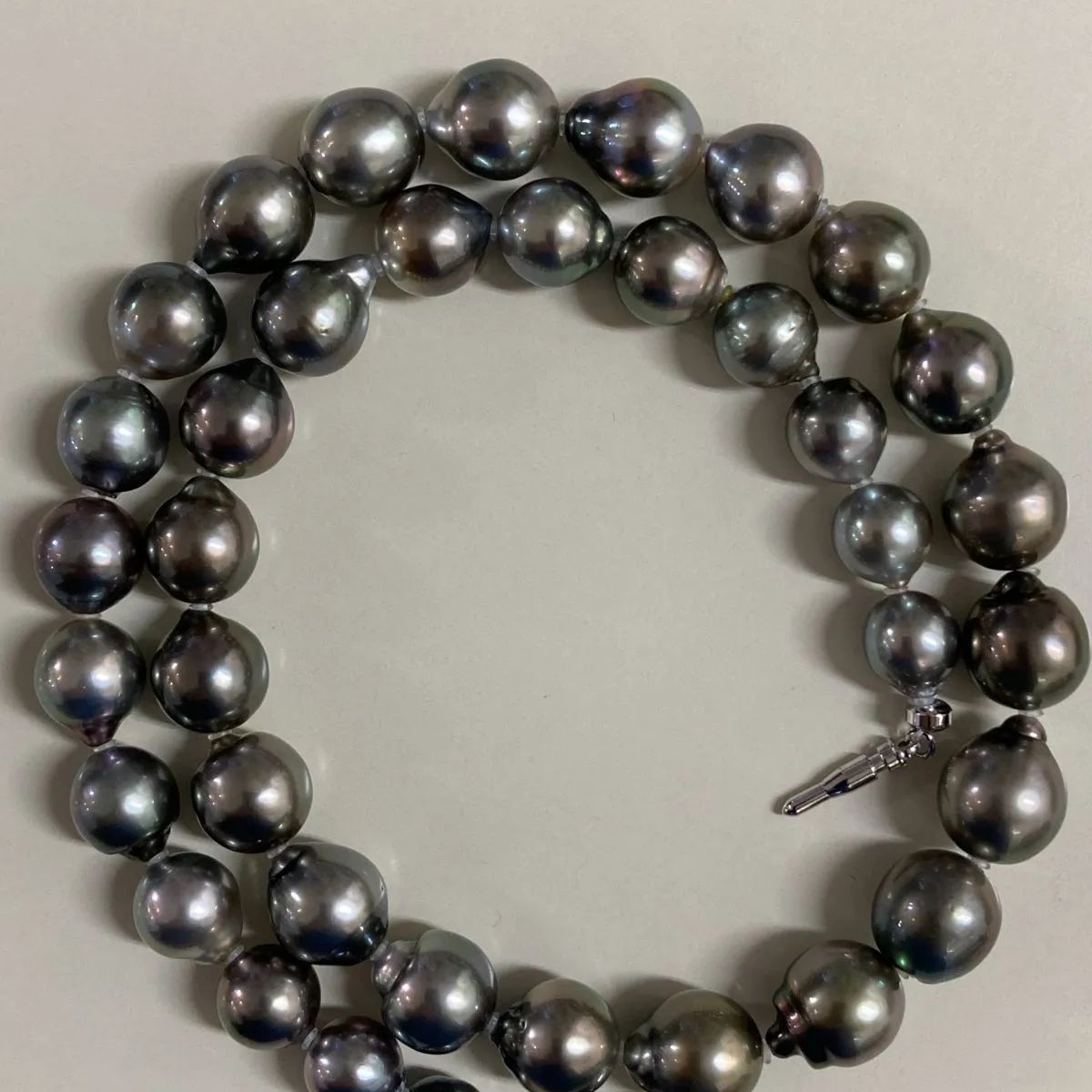 タヒチバロック大粒ブラックネックレス、ワンタッチ差し込みクラスプ  