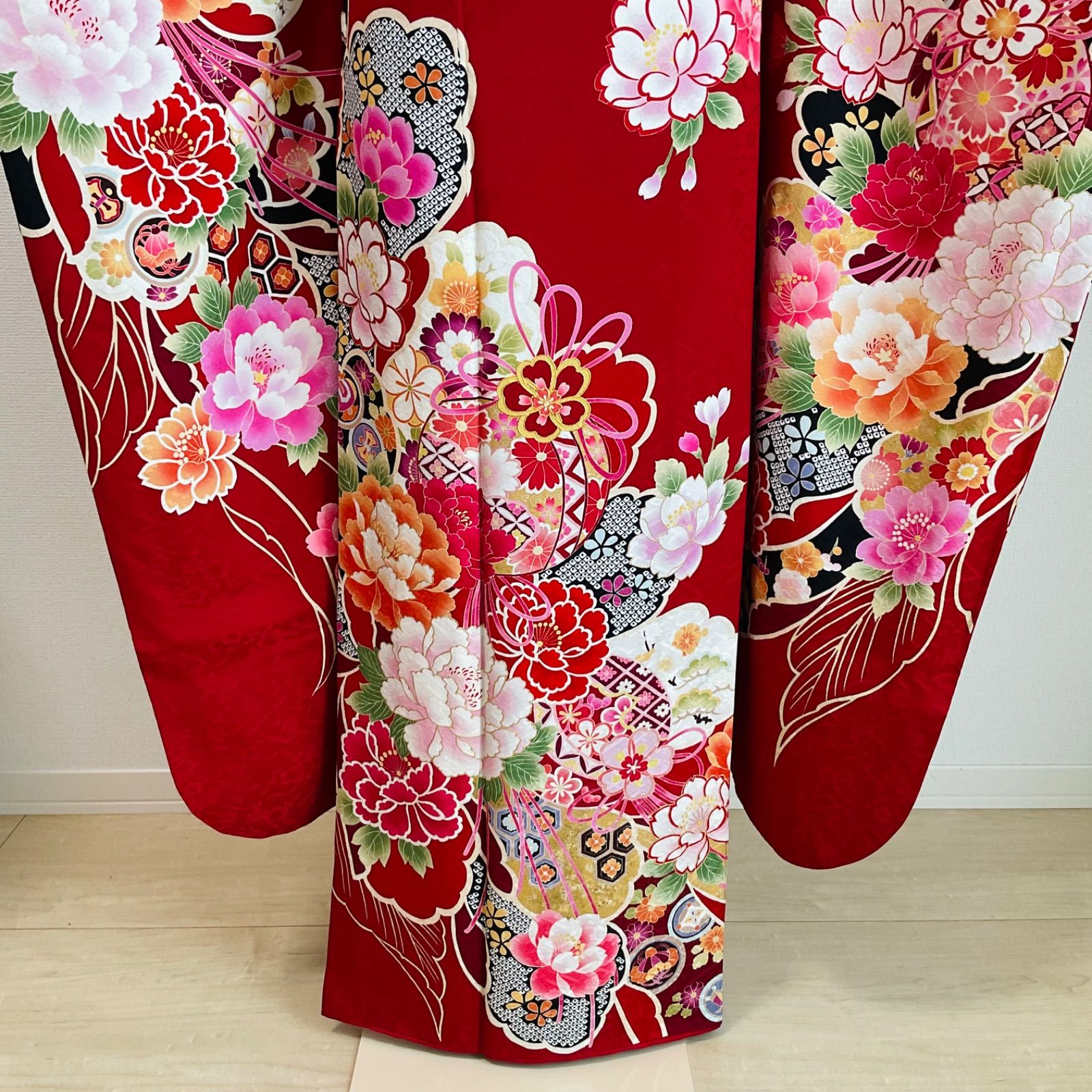 振袖 振袖フルセット 赤系 牡丹 鞠 古典柄 正絹 - メルカリ 
