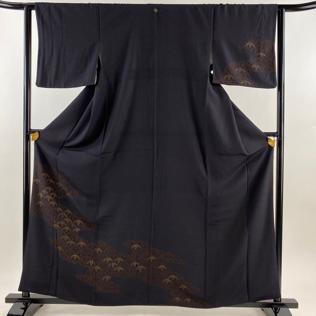 付下げ 身丈160.5cm 裄丈62cm S 袷 笹 金彩 刺繍 黒 正絹 秀品 一つ紋