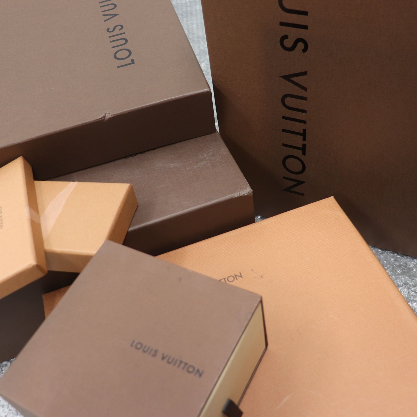 ITV6CRKNVPM0 LOUIS VUITTON ルイヴィトン BOX 空き箱 ショッパー 純正 紙袋 ブラウン まとめ 紙袋25枚 箱45個 NEXPOTALLINN_EU