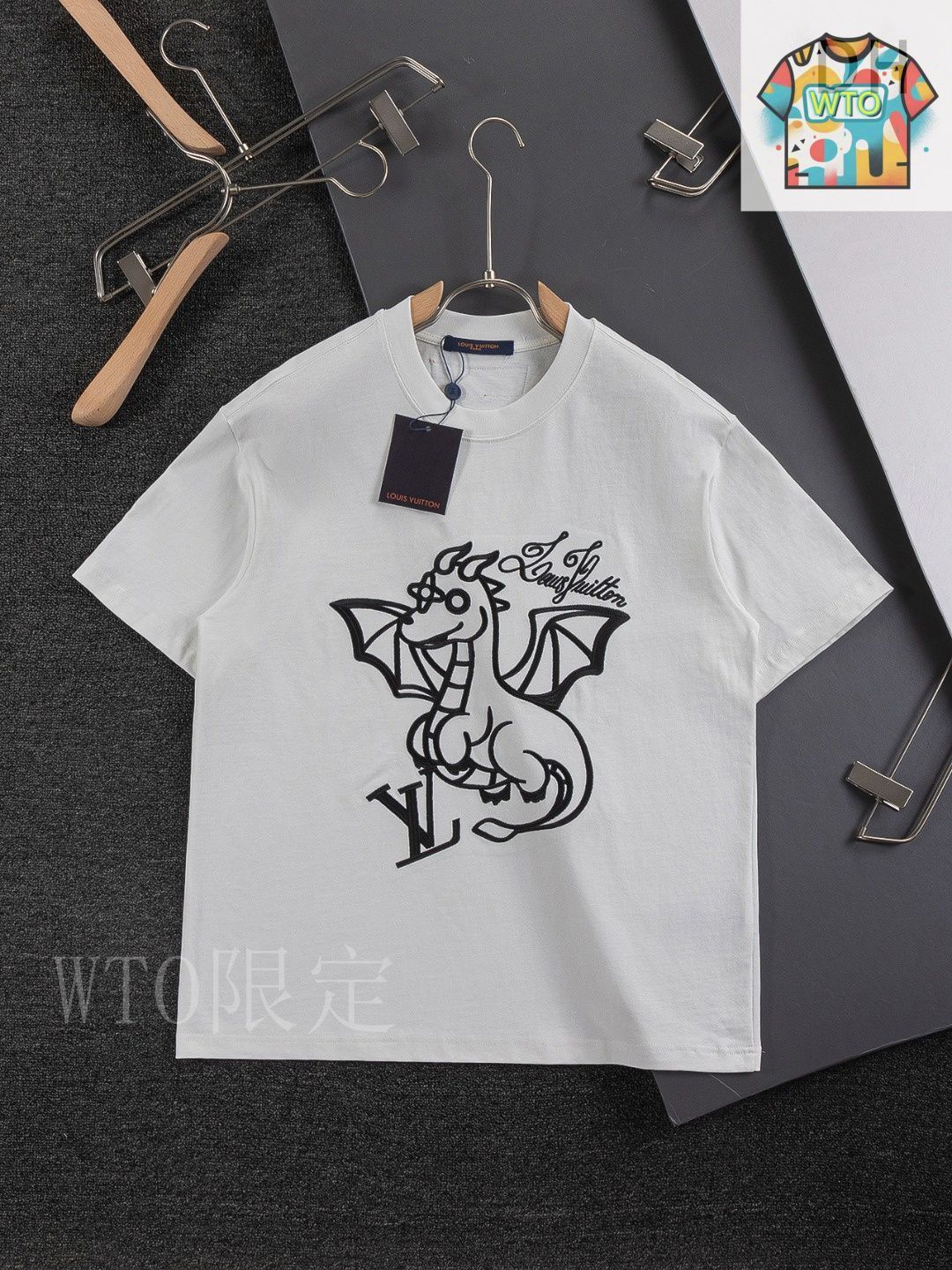 国内未入荷♡Louis Vuitton 【 3Dマレタージュ Tシャツ 】 今日特価】Louis Vuitton 25SS ?天恐竜刺繍 T-shirt-3 - メルカリ