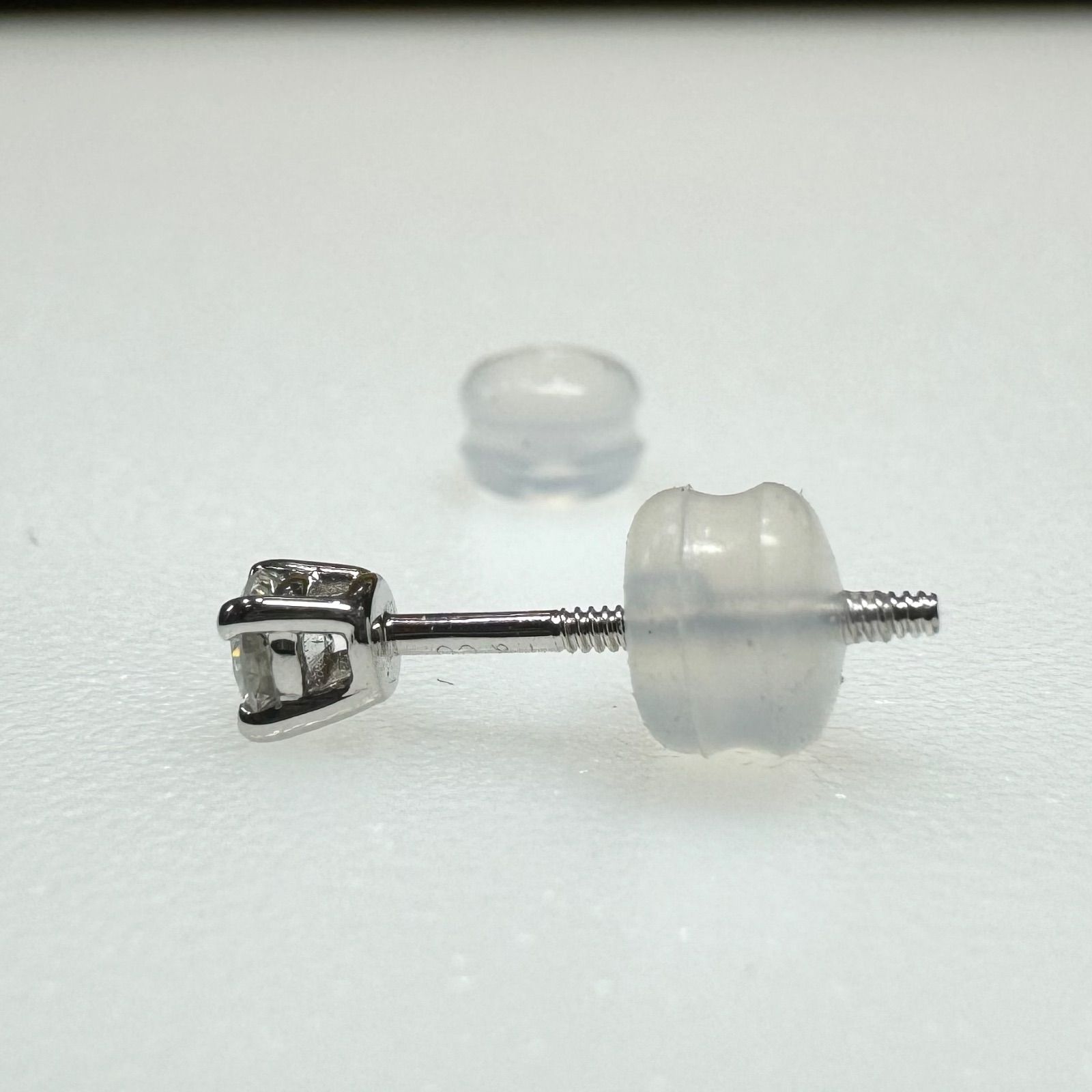 Tiffany &Co. pt950 ソリティア ダイヤモンド ピアス 0.11ct 片耳