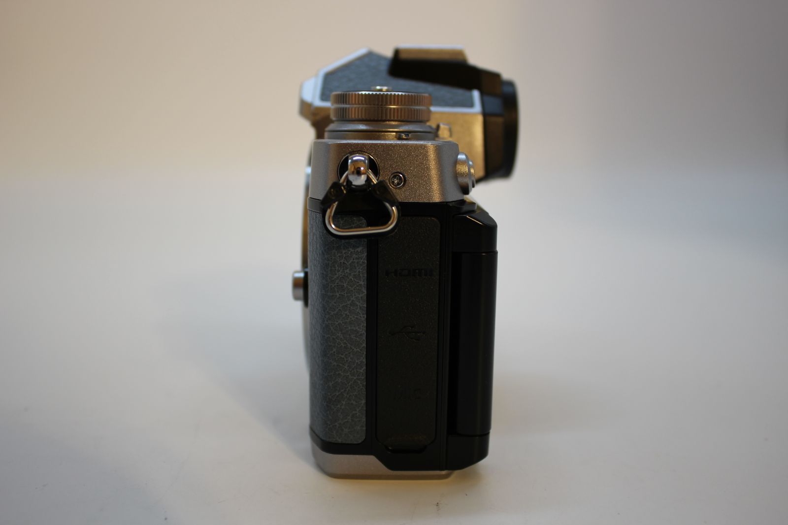 ショット数304枚！□ほぼ新品□ Nikon Zfc ボディ シルバー ニコン Z