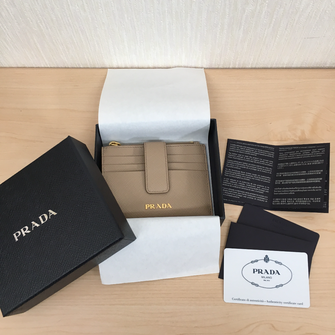 無料配達 【新品未使用！】PRADA 特別 ミニ財布 プラダ ジップコイン