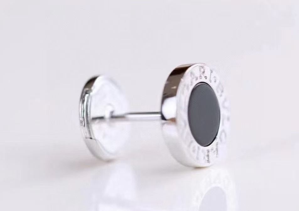 【美品】BVLGARI ブルガリ オニキス ピアス 片耳 ブルガリ ピアス シングル ユニセックス オニキス 18KホワイトGD