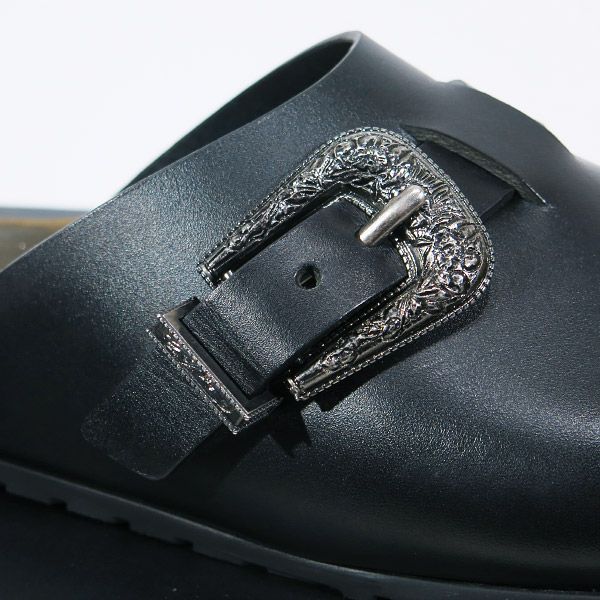 【Saint Laurent】ニコルズ レザー スライド サンダル ブラック NICHOLS slides in glazed leather | Saint Laurent | YSL US
