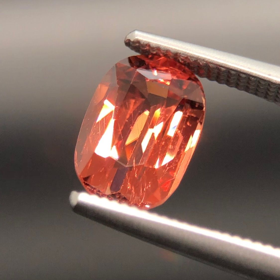 スピネル ルース 1.73ct 割り切れれ ビルマ モゴック