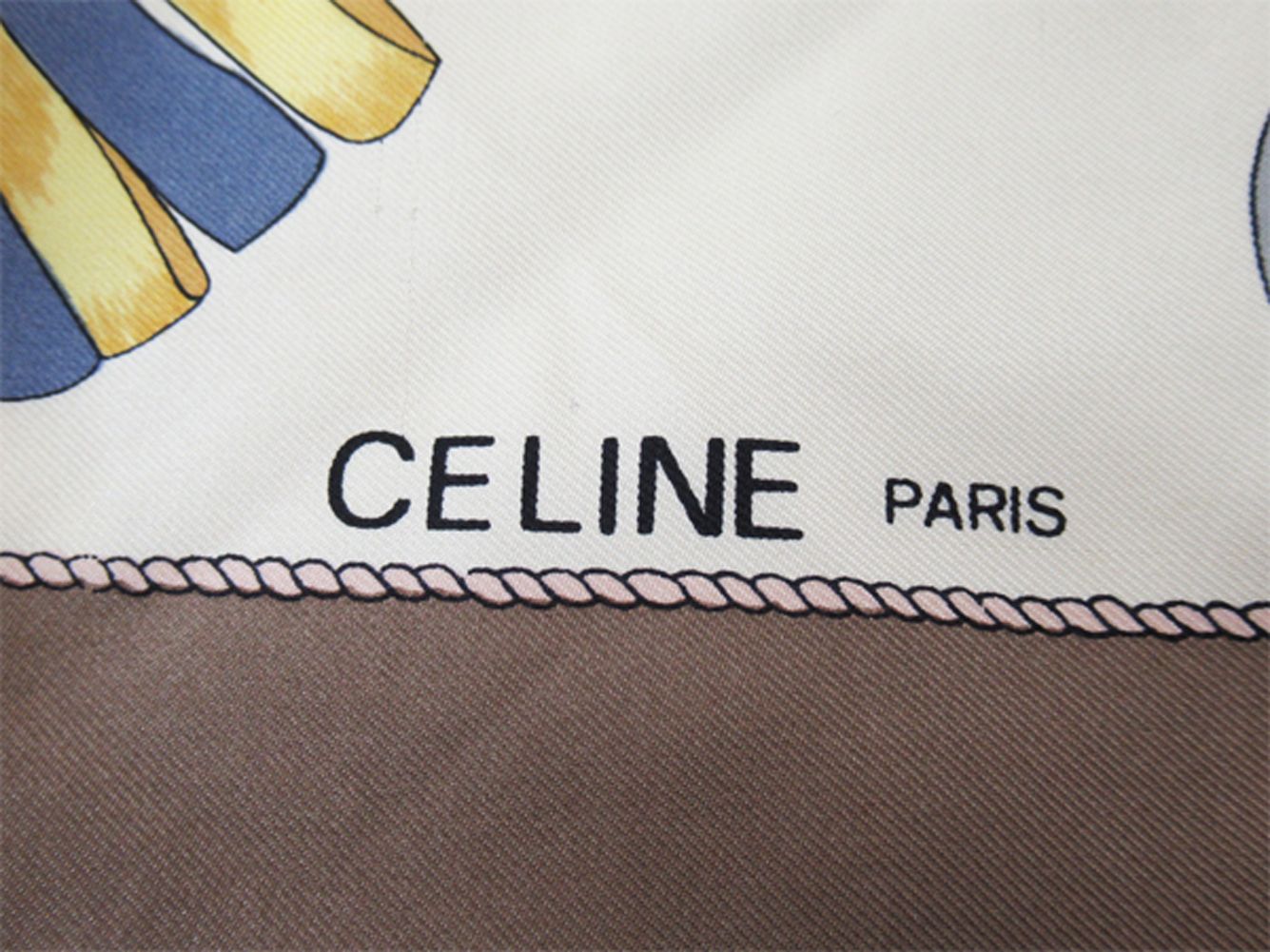 Celine セリーヌ スカーフ 馬車モチーフ ベージュ系 CELINE セリーヌ スカーフ 茶 馬車 総柄 シルク イタリア製
