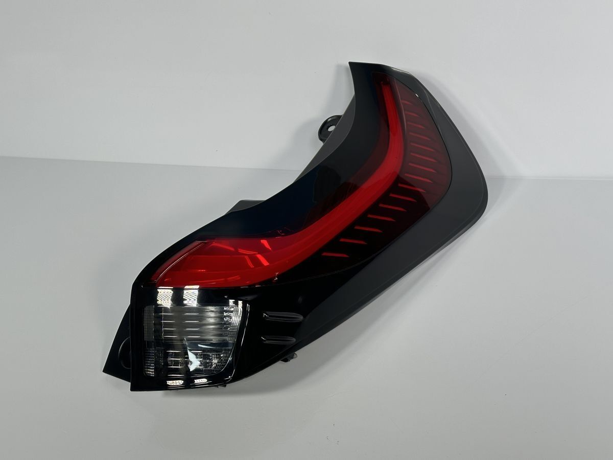 破損キズなし 低走行 アクア MXPK11 MXPK16 純正 右テールランプ テールライト RH 81551-52F40 52-338 打刻S 管理28396