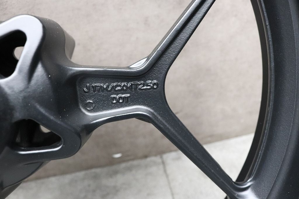 本物保証、信用第一！ スズキ 純正 ジグサー150SF フロントホイール 黒 2.50×17 54111-34J50-QMB