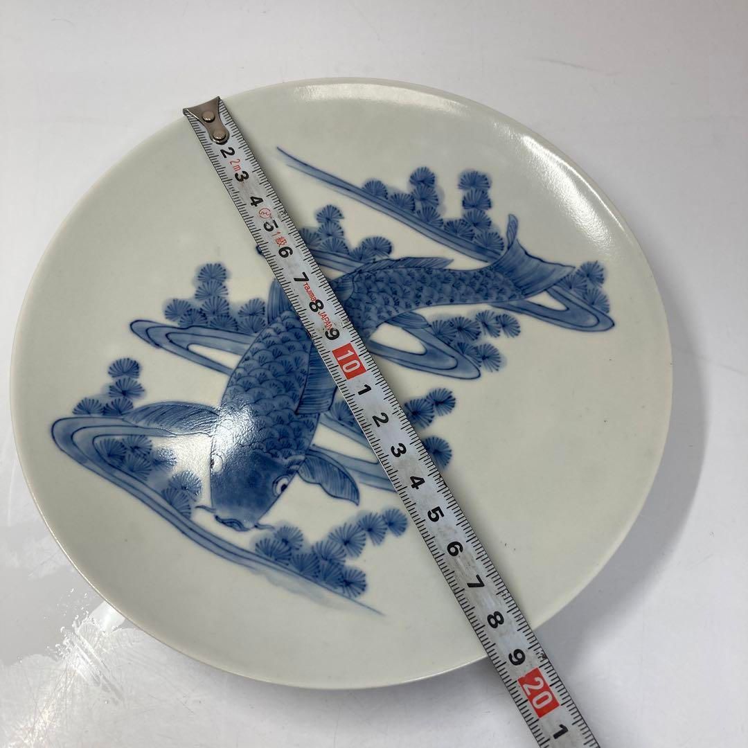 古伊万里　染付上手鯉の図中皿　木箱付　直径18.7㎝　東Y5-1030④タサオ 古伊万里 染付上手鯉の図中皿 木箱付 直径18.7㎝ 東Y5-1030④